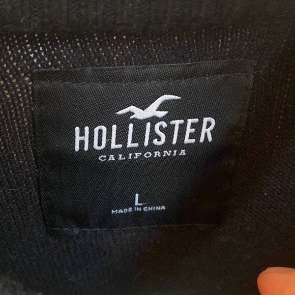 Really Nice Men’s HollisterSweater- L- Brand New - Picture 2 of 4